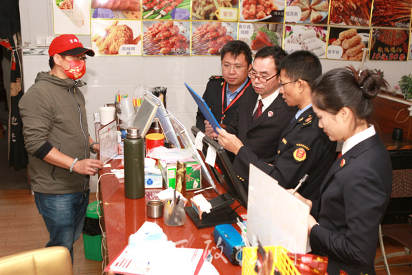 吉水县检察院与县市场监督管理局开展校园周边食品安全联合执法检查